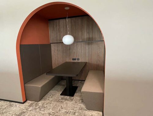 einhausung_sitzbank_trennwand_raumtrenner_kantine_cafe_lounge_rosink_objekteinrichtungen_nordhorn07