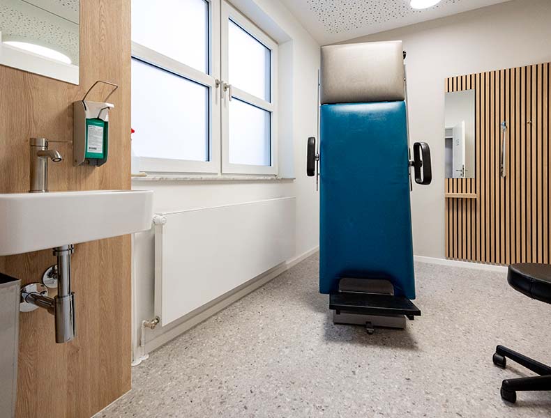 gesundheit_praxis_arzt_praxiseinrichtung_empfang_theke_rosink_objekteinrichtungen_nordhorn-19