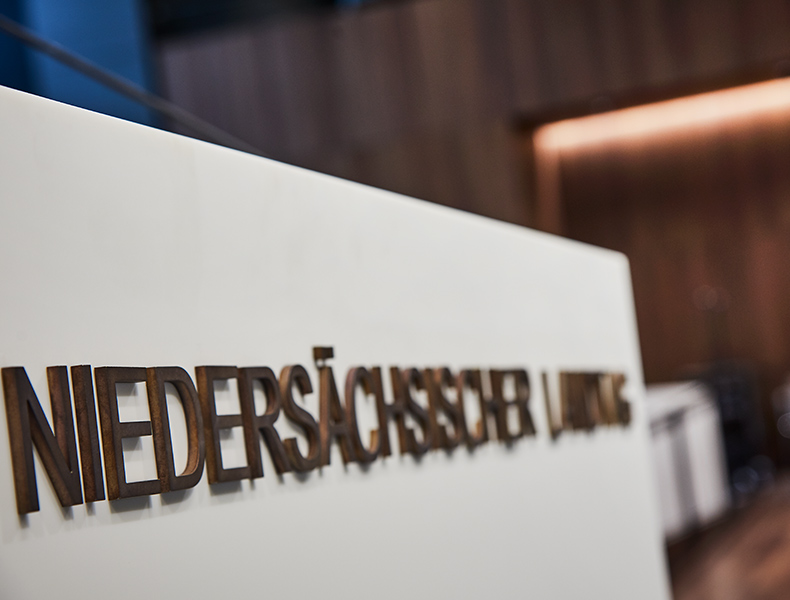 landtag-hannover-rosink-rednerpult-2