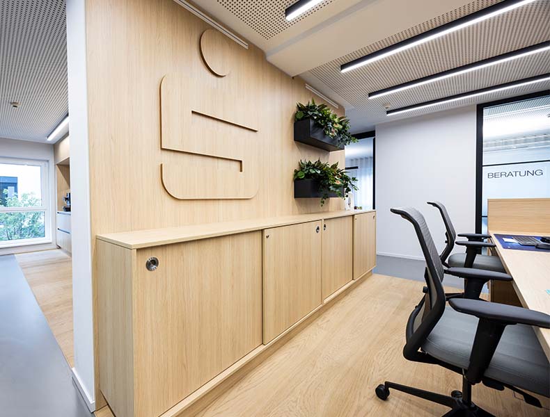 kommode_wandverkleidung_blumenkästen_sparkasse burbach_rosink_objekteinrichtungen_nordhorn01